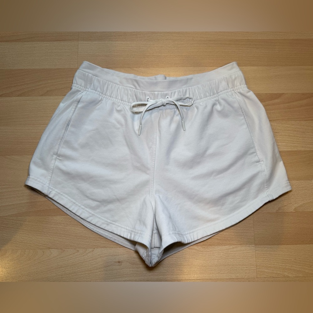 Lululemon Inner Glow High Rise Short 3” Bone Size 8 VEUC